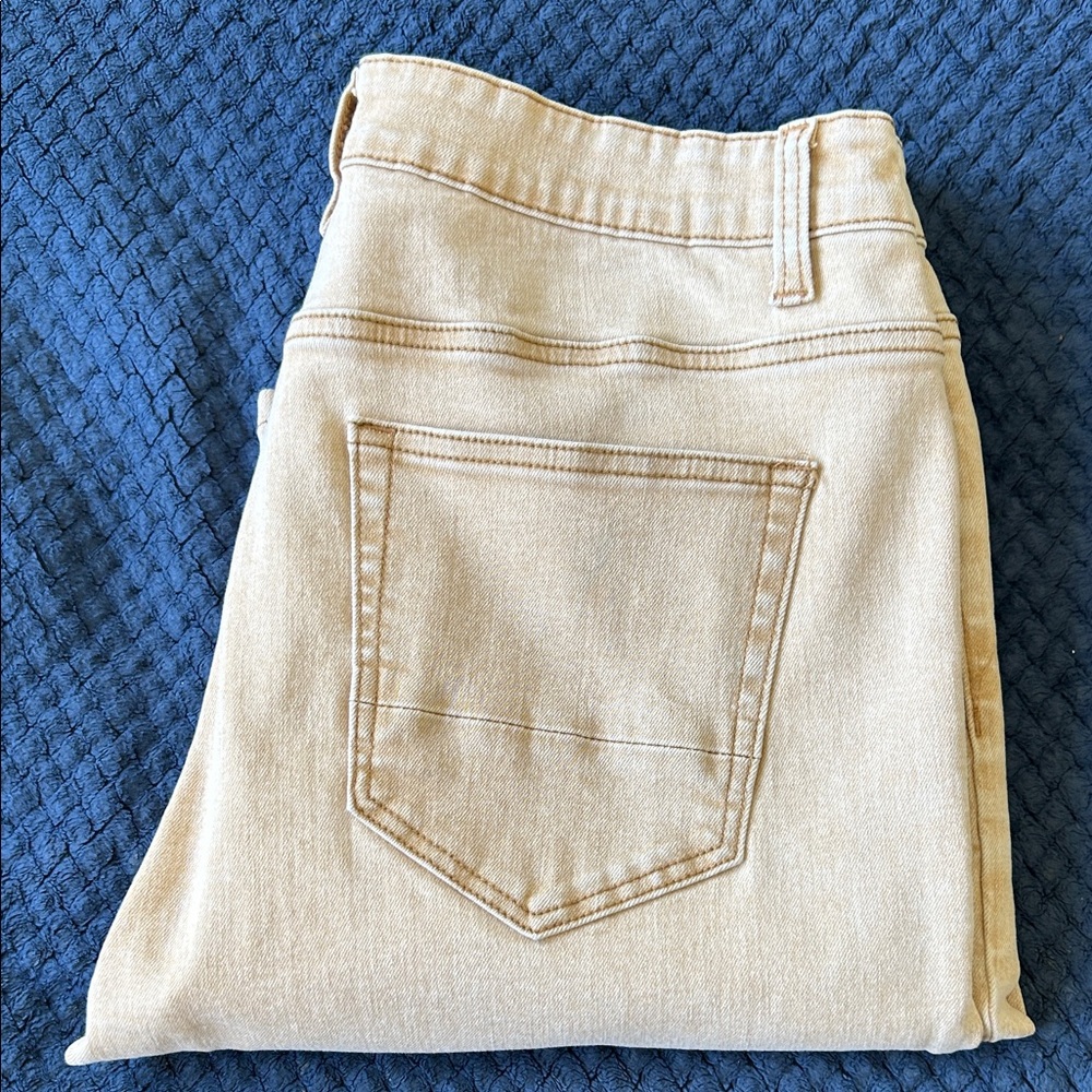 Men’s khaki jeans